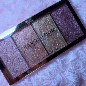 MAKEUP REVOLUTION BLUSH PALETTE